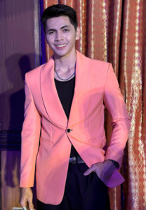 tengmico ใส่สูท