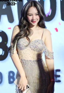 ป๊อกกี้-มิ้งค์-เน็ตไอดอลยิ้มสวย