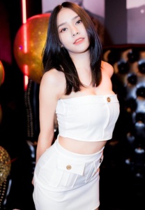 เพชรพลอย-เน็ตไอดอลหุ่นดี