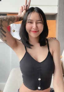 เพชรพลอย-เน็ตไอดอลหุ่นแซ่บ