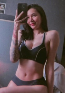 เพชรพลอย-เน็ตไอดอลเซลฟี่