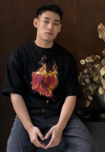 liangguai นายแบบเสื้อยืดดำ