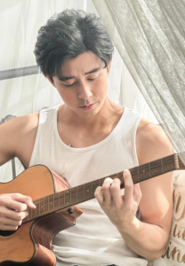 มิล-ศรุต-นักแสดงเล่นดนตรี