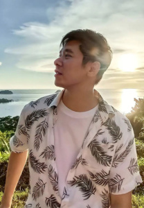 Pokjirath เสื้อเชิ้ตขาว