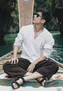 Pokjirath ใส่แว่น