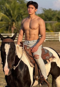 Kanisond-Sinma-ขี่ม้า