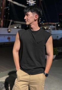 Kieng-เสื้อกล้ามดำ