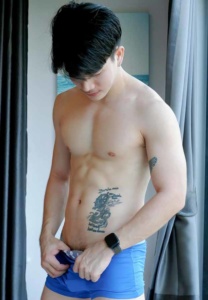 Thanakorn-กางเกงฟ้า