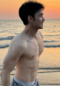 Pakin-Jaihong-หันข้าง