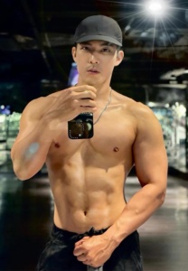 TAKA-ใส่หมวก TAKA-ใส่หมวก