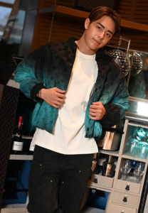 TITUS-LOW-นายแบบเท่