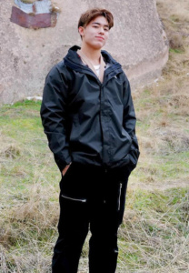 TITUS-LOW-เสื้อดำ