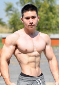 Pasit-Charoensuk-กล้ามแน่น