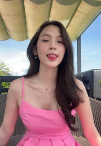 Gene Monthana-นางแบบแลบลิ้น Gene Monthana-นางแบบแลบลิ้น