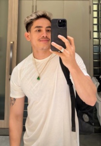 Vibol-Pich-Tip-เสื้อยืดขาว