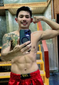 นาวาเอก-ส.สมหมาย-นักมวยโชว์กล้าม นาวาเอก-ส.สมหมาย-นักมวยโชว์กล้าม