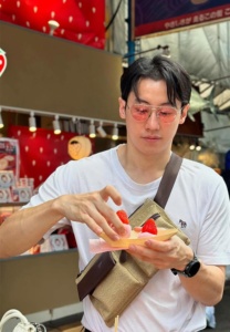 Narinthorn-Pomlakthong-กินขนม