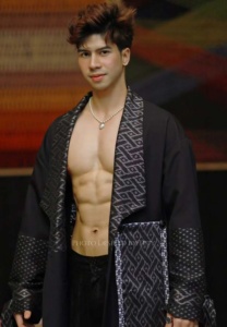 Peach-Nakprasit-ผ้าไทย