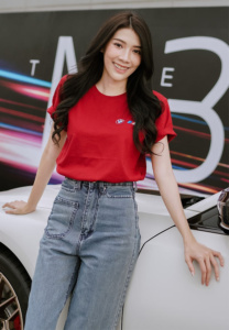 Praychaya-lim-สาวเสื้อแดง