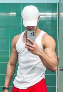 Shawn-V-ใส่หมวก