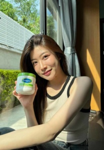 Nelinya-พรีเซนเตอร์