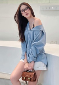 Ployly-สาวแว่น