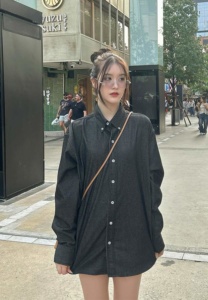 Ployly-เสื้อเชิ้ตดำ Ployly-เสื้อเชิ้ตดำ