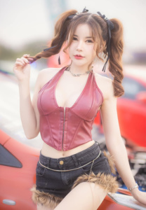 Fongbeer-ตุ๊กตา-กำปั้น-พริตตี้