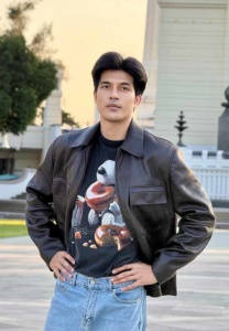 Tor-Surasak-หนุ่มเข้ม