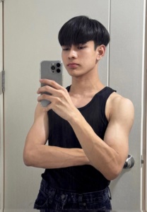 Sasipong-Kaewjan-กอดอก