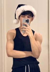 Sasipong-Kaewjan-ซานต้ากล้ามแน่น