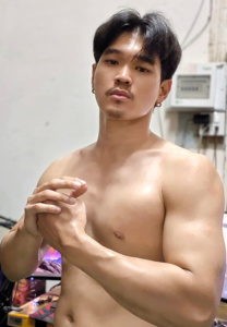 Izesmith9-กล้ามโต