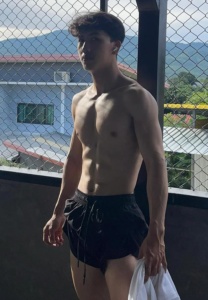 Jed-tongdee-กางเกงดำ