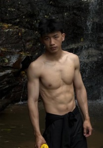 Jed-tongdee-ถอดเสื้อ