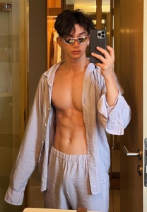 Khunanon-Chanlueang-เซลฟี่