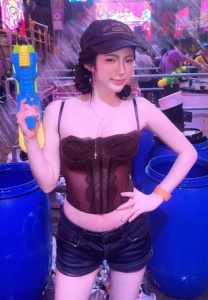 Winnie-เล่นน้ำ