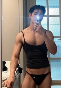 Kuntiputthara-Klompan-Hot-outfit