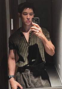 Kuntiputthara-Klompan-black-shirt