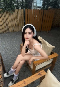 Cher Ly-021-Breathtaking