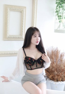Suchada Meesuk-007-Elegant
