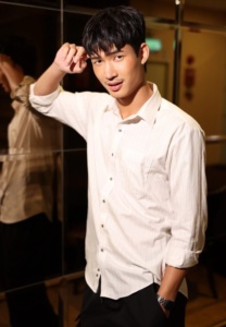 R YOO-003-Attractive