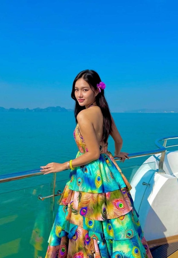 น้ำผึ้ง กานต์ธีรา กับแฟชั่นริมทะเล