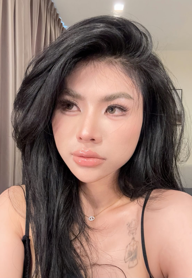 แป้งจู ลุคเมกอัพและแฟชั่นผมสั้น