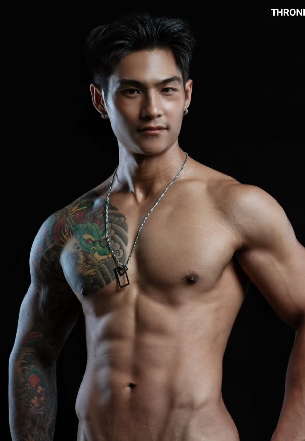 Babank Petpratan กับภาพพอร์ตเทรตโทนดาร์กในสตูดิโอ โชว์ซิกแพคและโครงหน้าคมเข้ม
