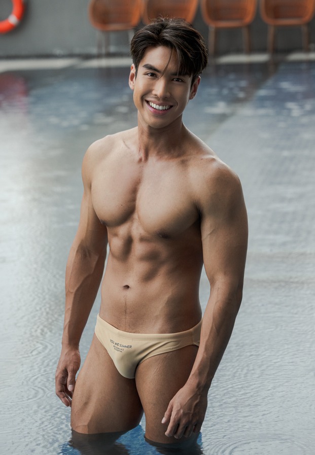 Nontawat Somnet นนทวัฒน์ สมเนตร ริมสระว่ายน้ำ โชว์หุ่นนักกีฬาและรอยยิ้มสดใสรับแสงแดด